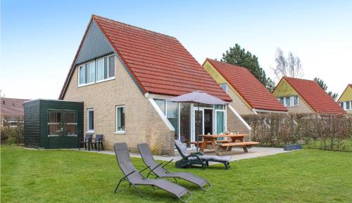 Three-Bedroom Holiday Home 