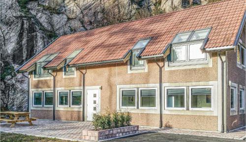 Eight-Bedroom Holiday Home