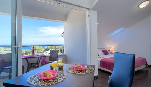 Studio with Sea View