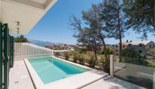 Three-Bedroom Vacation Home 