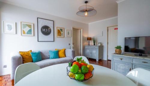 Apartment with Mountain View