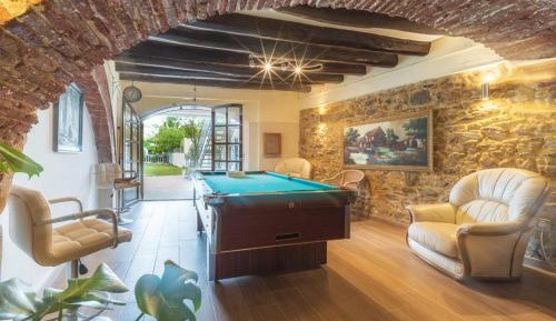 Villa with Garden View