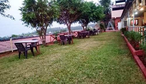 Family Room with Garden View