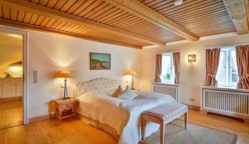 Cottage Suite with Garden View