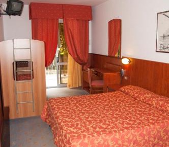 Quadruple Room with Terrace