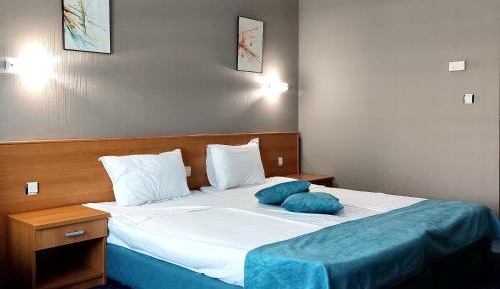 Double or Twin Room (2 Adults + 1 Child)