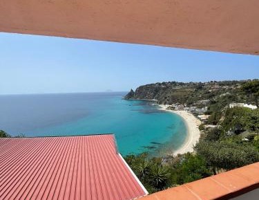 Deluxe Double Room with Balcony and Sea View
