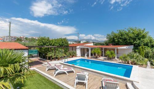 Three-Bedroom Villa - Beach Front