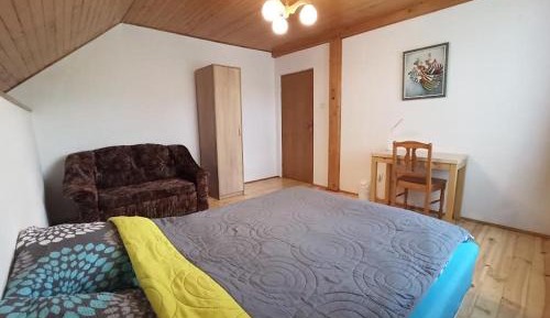 Large Double Room with Shared Bathroom