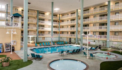 Apartment with Pool View 
