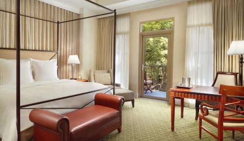 Premier Riverview Room – 1 King Bed
