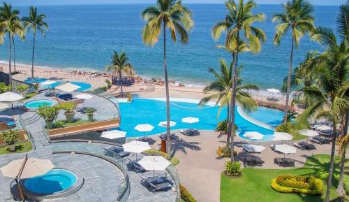 DELUXE OCEANFRONT