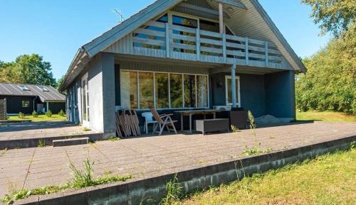 Three-Bedroom Holiday Home 