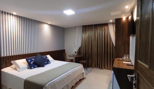 Deluxe Queen Suite