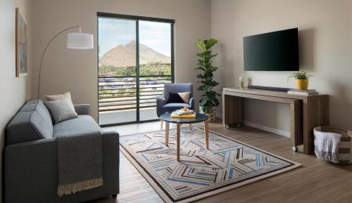 Designer Furnished 1 Bedroom Apt in Old Town