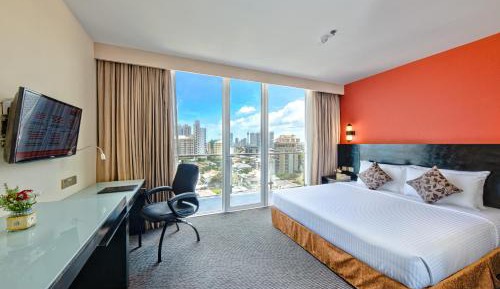 Deluxe King Room with Balcony