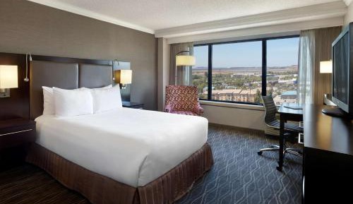 Deluxe Queen Room with Accessible Tub - Mobility/Hearing Accessible