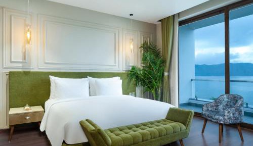  Lakefront Rooms with Balcony