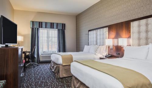 Standard Queen Room with Two Queen Beds - Communications Accessible