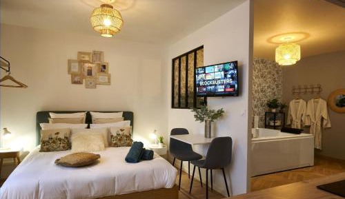 Deluxe Apartment