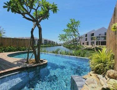 Suite with Pool View