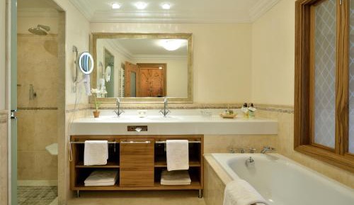 Deluxe Family Suite