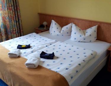 Deluxe Double Room (2 Adults + 1 Child)