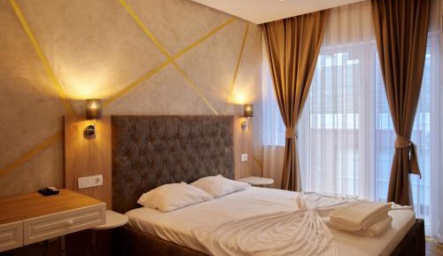 Queen Room with Balcony
