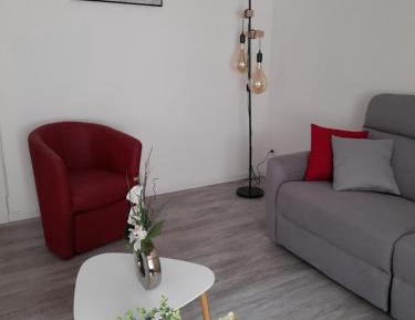 Apartment with Mountain View