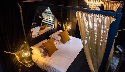 Sensational with Bath for Two