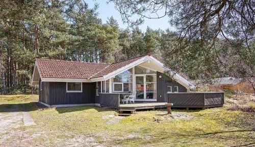 Three-Bedroom Holiday Home 