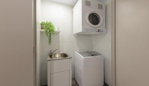 One Bedroom Modern Suite 
