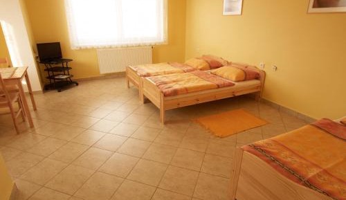 Studio (3 Adults)