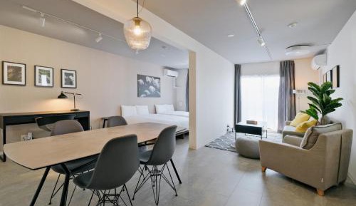 Deluxe Family Room