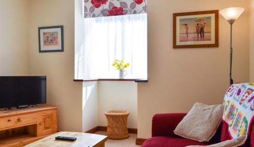 One-Bedroom Holiday Home