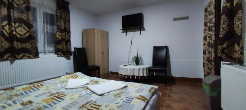 Standard Double Room with Shared Bathroom