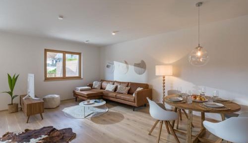 Apartment with Mountain View