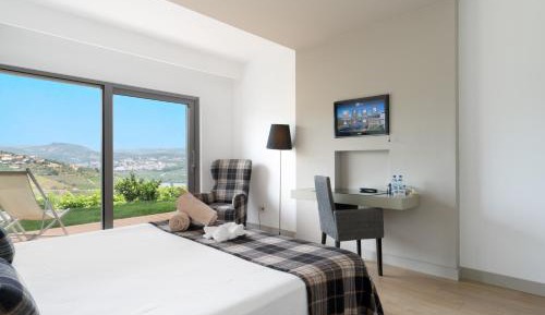 Double Room with Terrace and River View - Ground Floor
