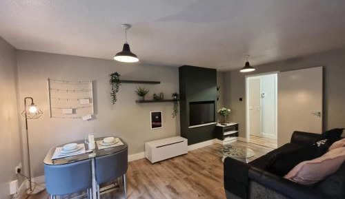 Deluxe Two-Bedroom Apartment with Garden View