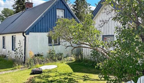 One-Bedroom Holiday Home