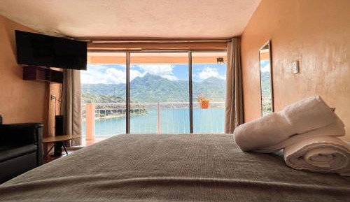 Suite with Lake View