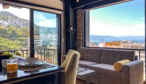 Deluxe Suite with Sea View
