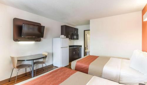 Queen Room with Two Queen Beds - Non-Smoking