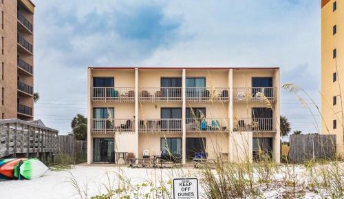 One-Bedroom Apartment with Ocean View