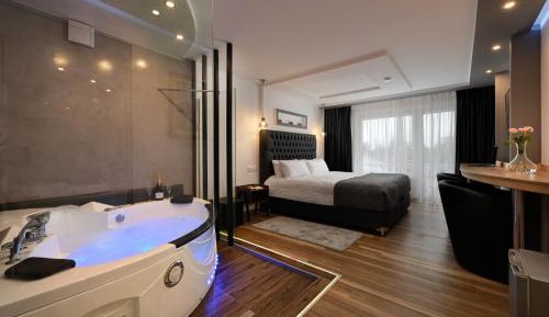 Deluxe Double Room with Jacuzzi and Balcony