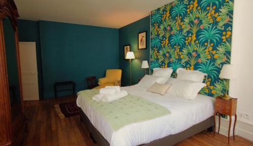 Deluxe Double Room (2 Adults + 1 Child)