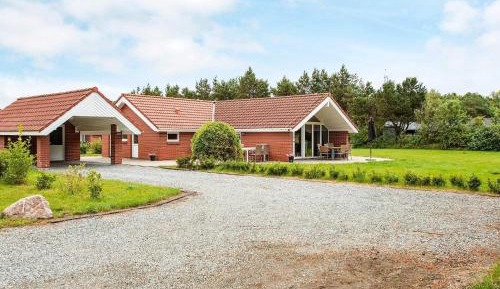 Four-Bedroom Holiday Home