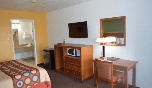 Queen Suite - Non-Smoking