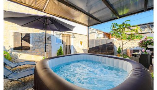 One-Bedroom Holiday Home