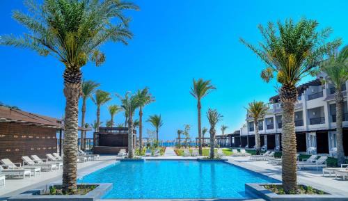 Superior, Queen or Twin Bed, Pool & Sea View